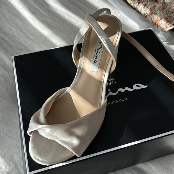 Nina ivory wedding shoe - Picture 2 of 3